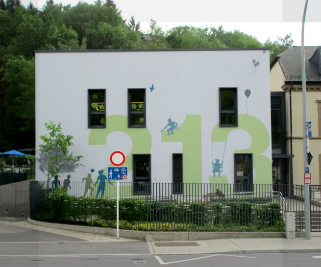 Fassadengestaltung Kindergarten Luxemburg — Gesamtansicht Fassade